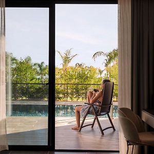 Family Swim Up Room